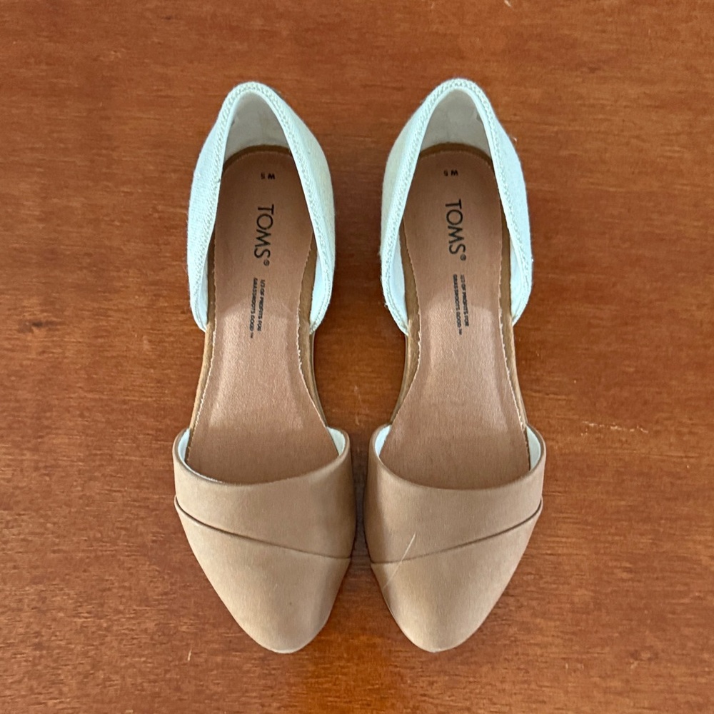 TOMS Women's Beige and Cream Flats